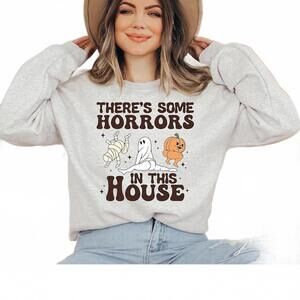 Gray Halloween Graphic Sweatshirt - There's Some Horrors In This House